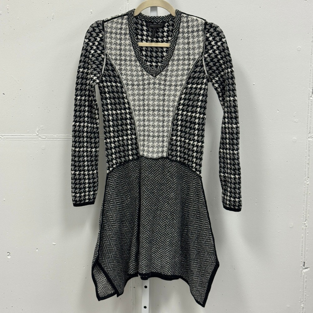 BCBGMAXAZRIA Houndstooth Herringbone Knit Handkerchief Hem Dress Black White XXS